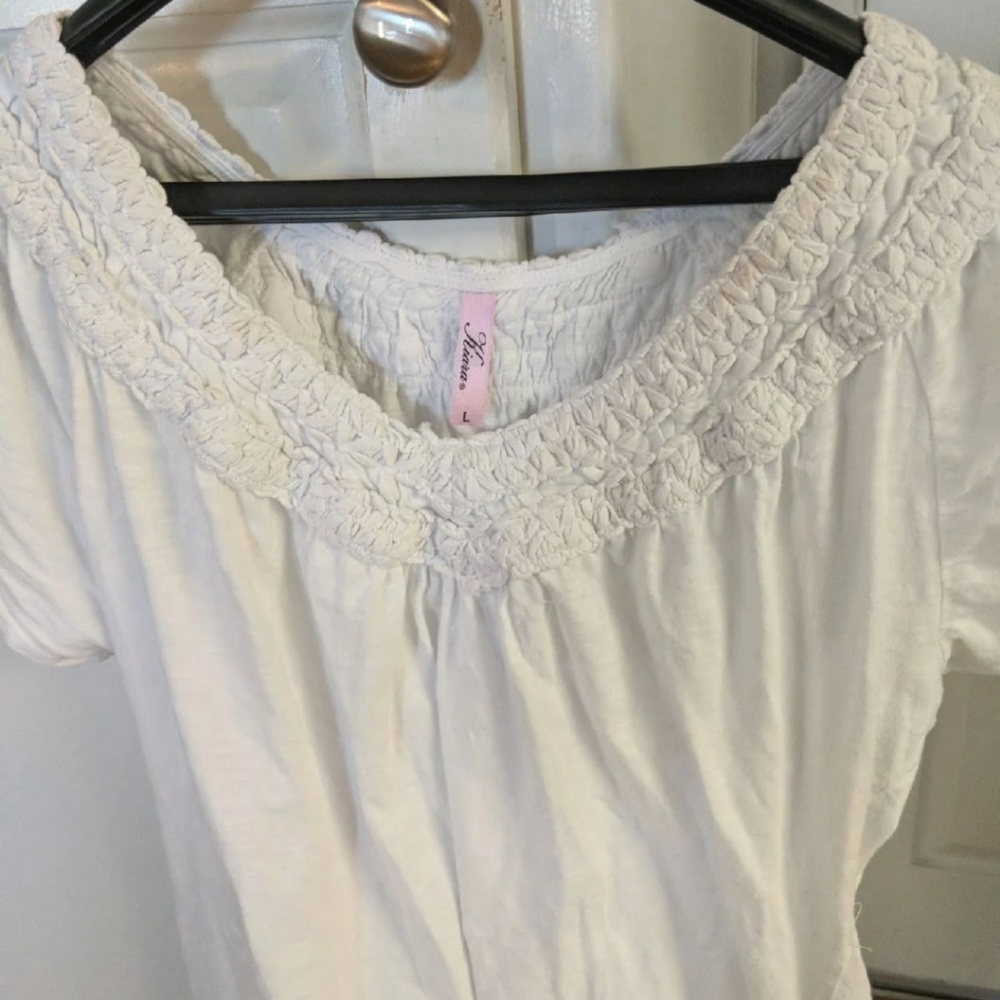 Women's Top - Picture 3 of 3
